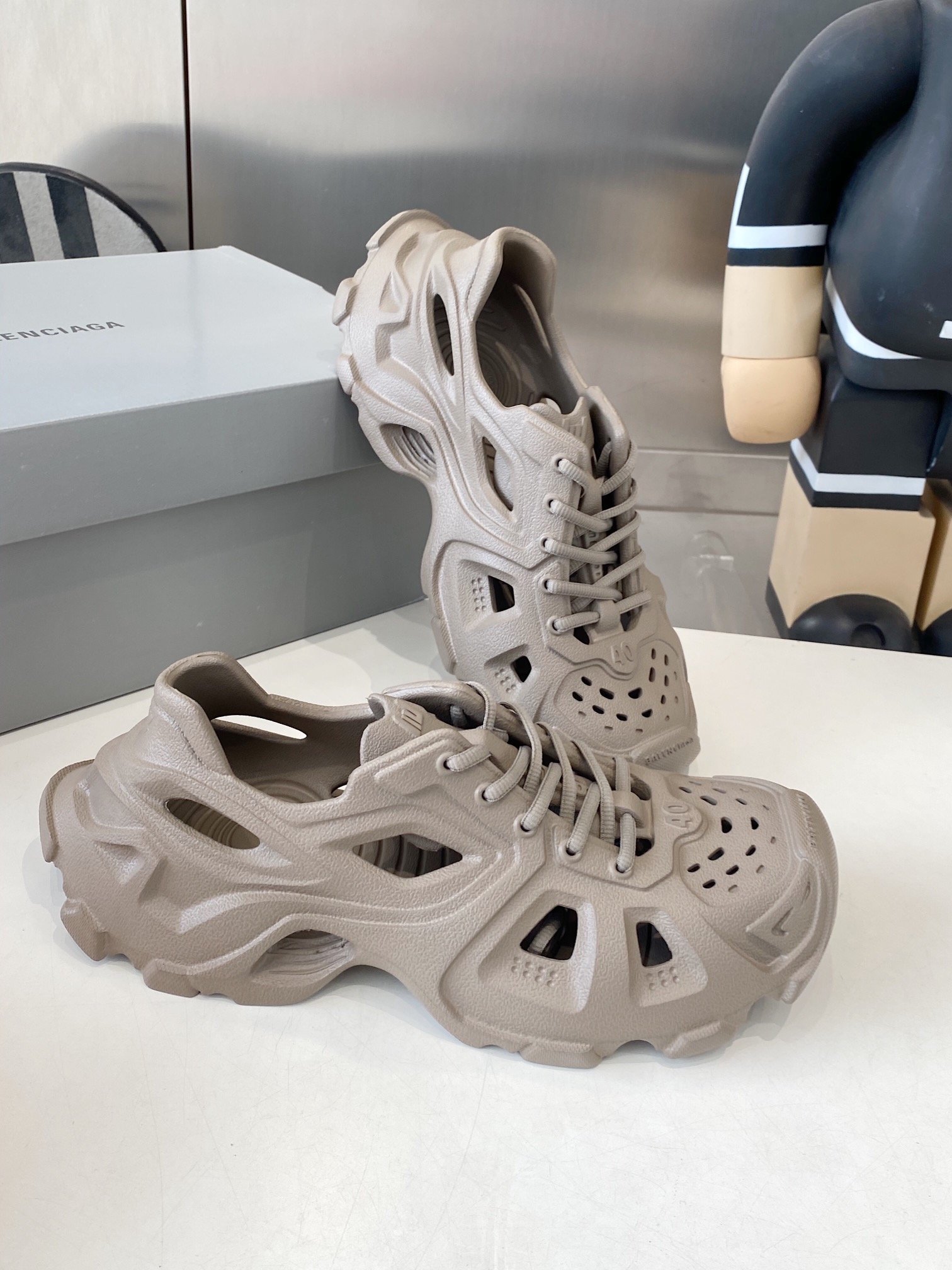 Balenciaga Summer Sandal Shoes: Ultra-Light 528-Mile Collection. - 图片 7