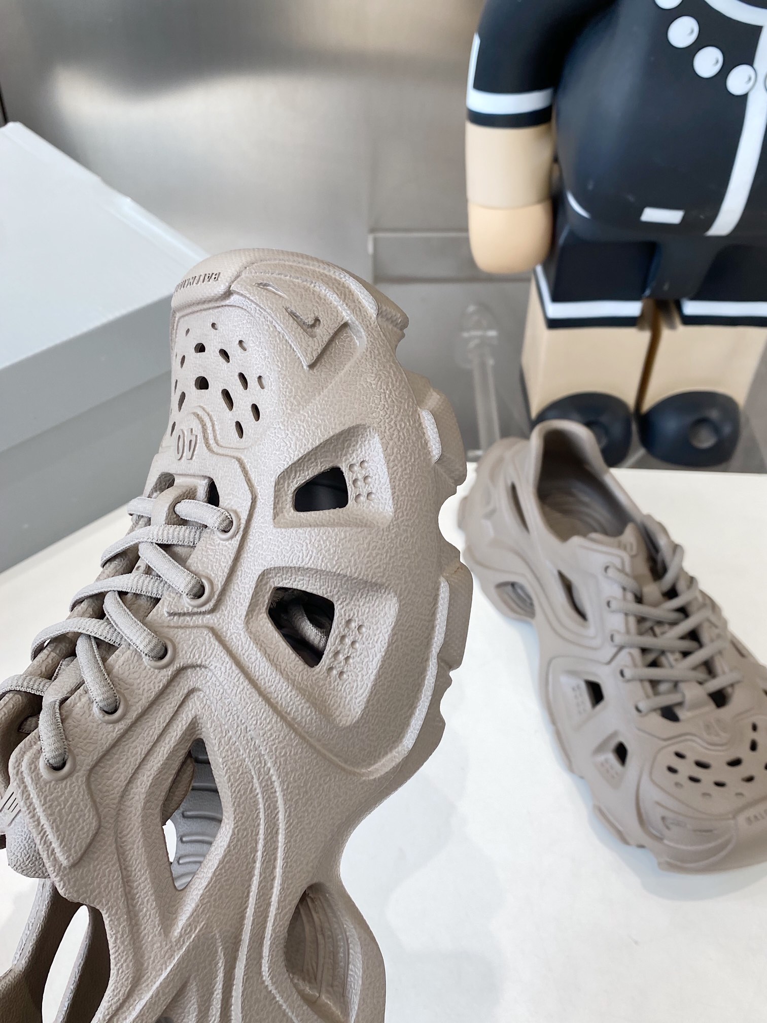 Balenciaga Summer Sandal Shoes: Ultra-Light 528-Mile Collection. - 图片 5