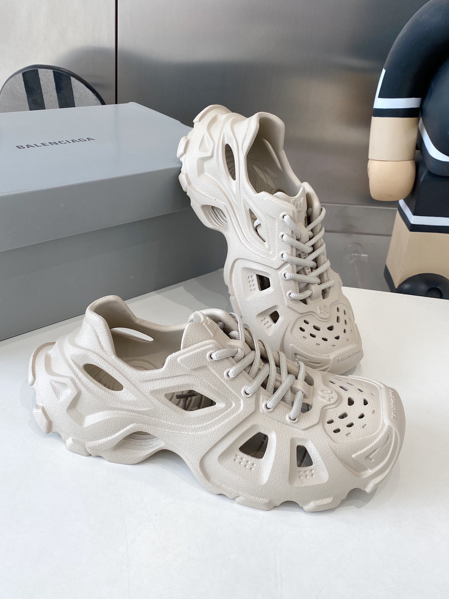 Balenciaga Summer Sandal Shoes: 528 Miles of Ultra-Light Luxury EVA Plastics - 图片 7