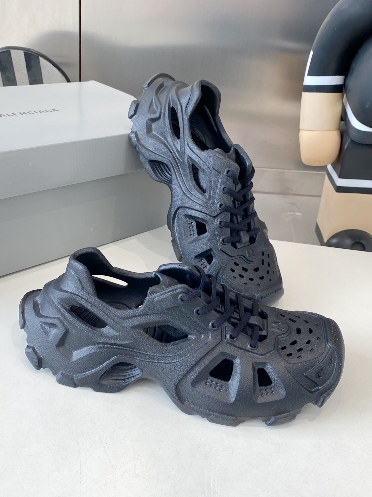 Balenciaga Summer Sandal Shoes: 528 Miles of Ultra-Light EVA Plastics - 图片 7