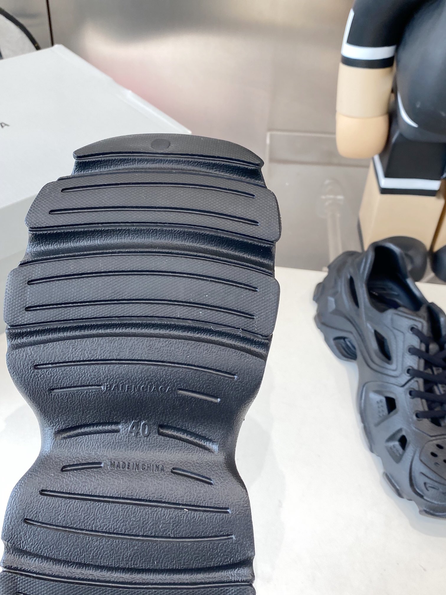 Balenciaga Summer Sandal Shoes: 528 Miles of Ultra-Light EVA Plastics - 图片 9