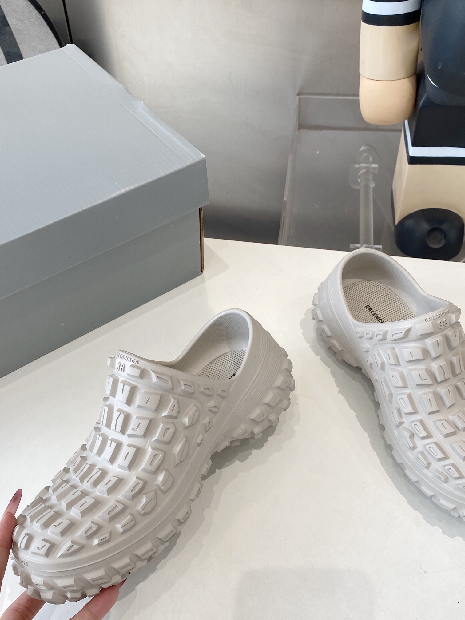 Balenciaga Summer Sandal Shoes: Ultra-light EVA Plastics, French Luxury Brand - 图片 3