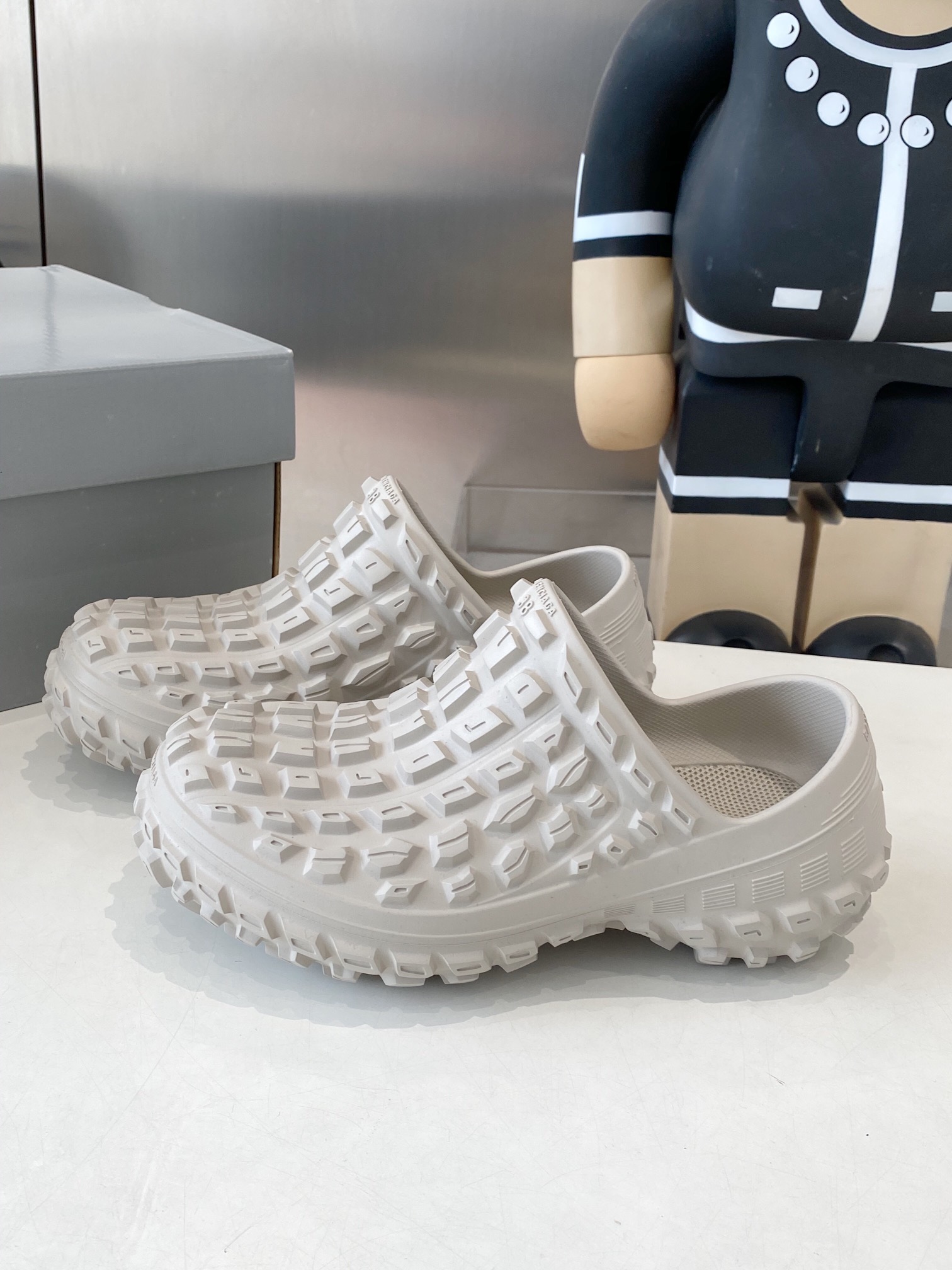 Balenciaga Summer Sandal Shoes: Ultra-light EVA Plastics, French Luxury Brand - 图片 2
