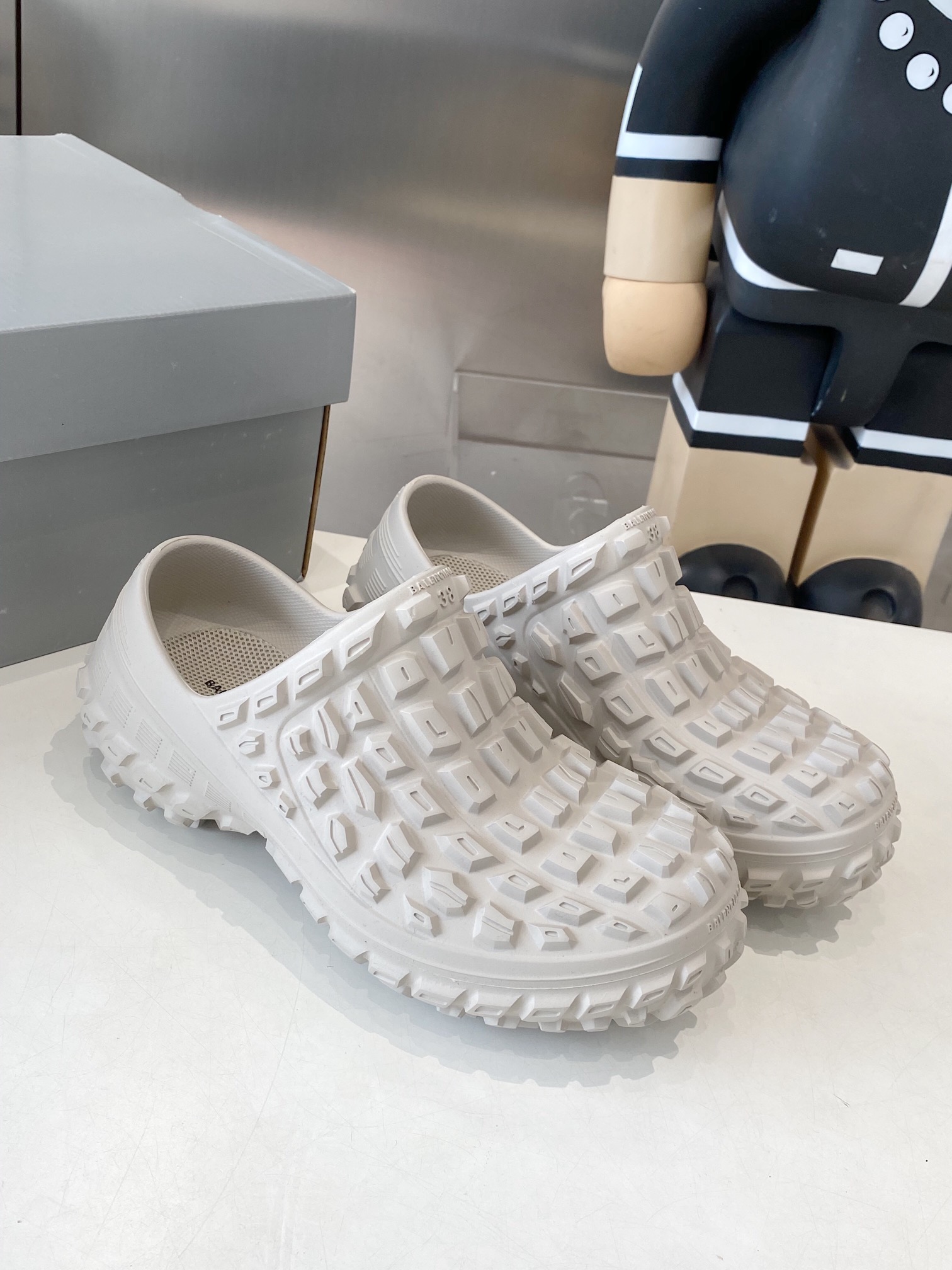 Balenciaga Summer Sandal Shoes: Ultra-light EVA Plastics, French Luxury Brand - 图片 4