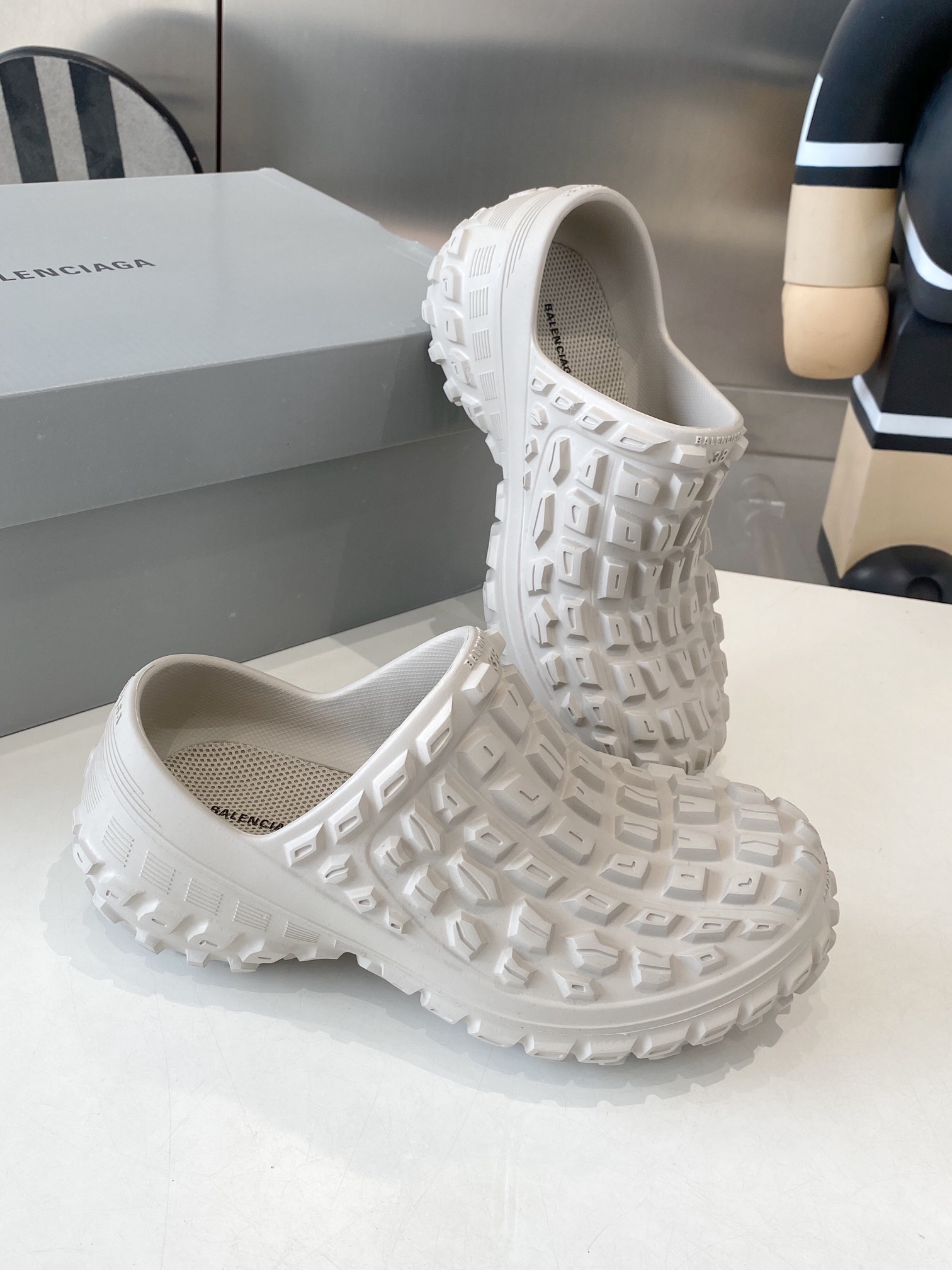 Balenciaga Summer Sandal Shoes: Ultra-light EVA Plastics, French Luxury Brand - 图片 7