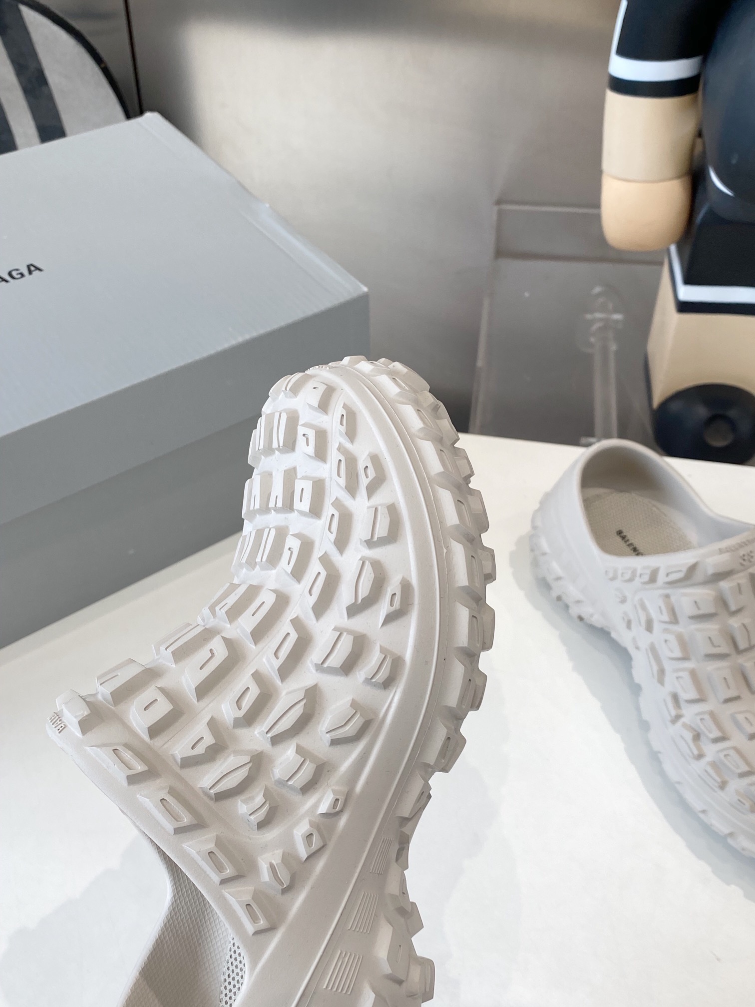 Balenciaga Summer Sandal Shoes: Ultra-light EVA Plastics, French Luxury Brand - 图片 5