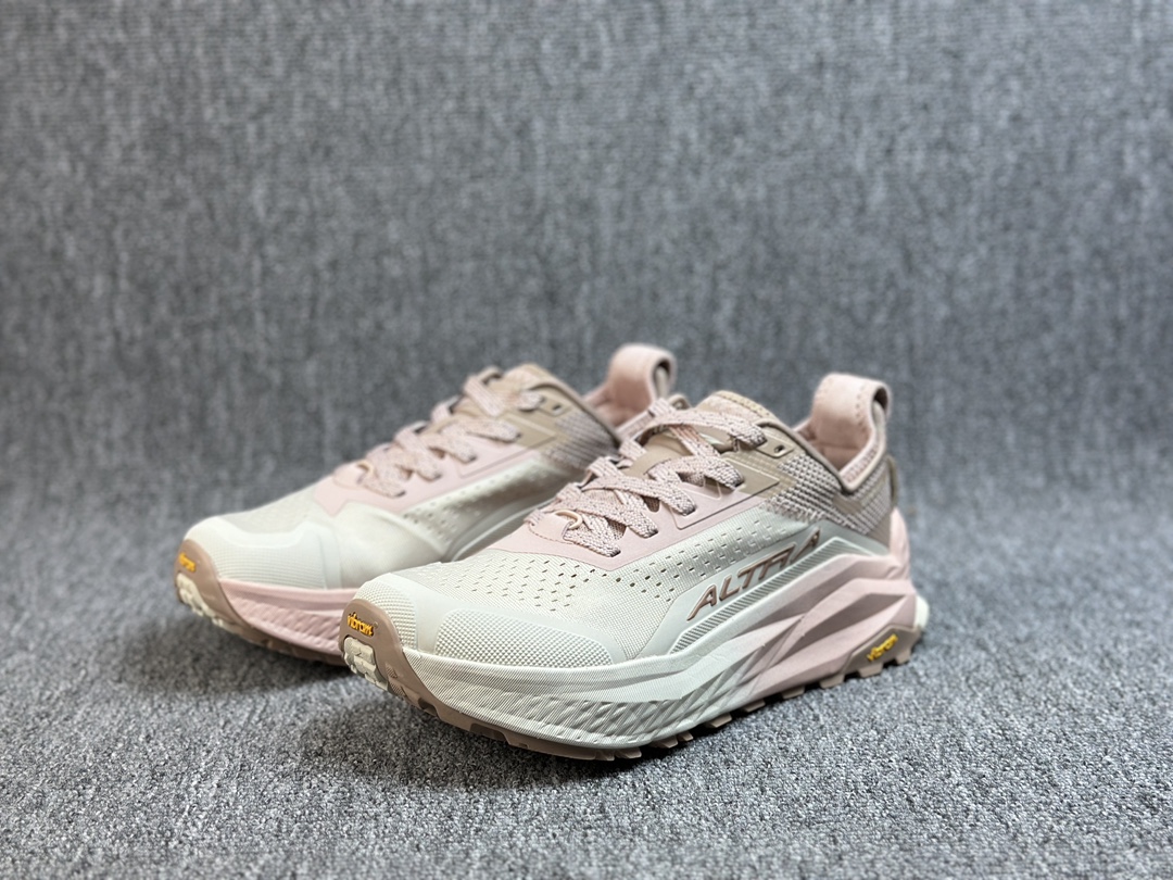 本地（）
Altra 奥创 Olympus 6 户外运动鞋 奥林匹斯6代 舒适百搭防滑耐磨 低帮 越野跑步鞋 
尺码：36 36.5 37.5 38 38.5 39 40 40.5 41