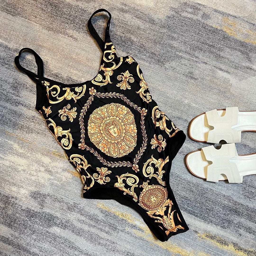 🆕
范思哲连体泳衣👙❤️😍🥰适合多种场景的游泳衣🏊‍♀️海边 游泳池 温泉 水上乐园 漂流都可以😌内搭外