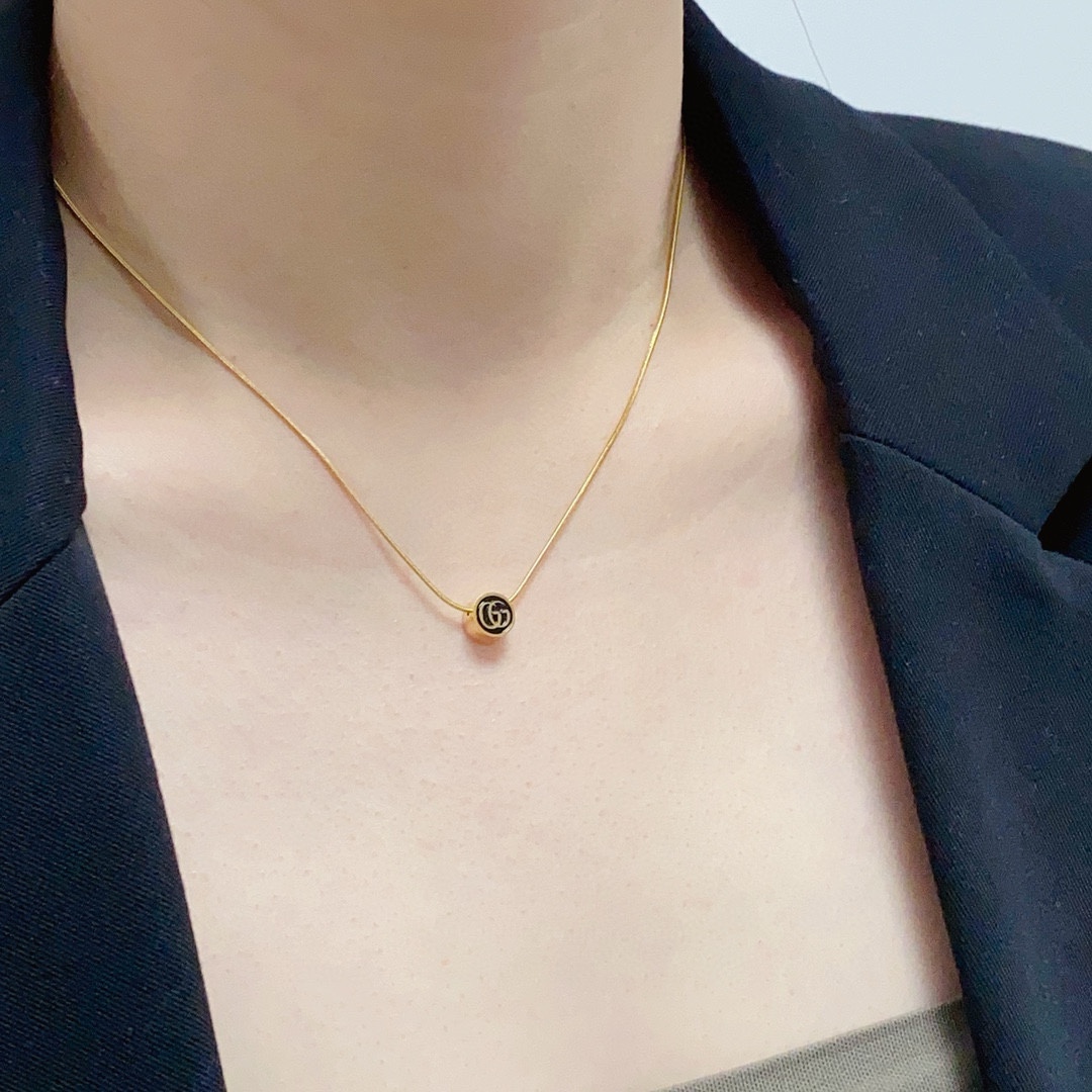 NO:381005,New Gucci double G letter black thick round necklace!  The hot products are out of stock at any time. Retro style and fashionable design are very beautiful. The counter material is on the market. It is so beautiful. Beautiful. Romantic. Must-have. Popular products for people. Popular little red book. Selected zp consistent materials. Super nice, jewelry quality, gucci, necklace.19860909新款古驰双G字母黑色厚实圆形项链！现货即发 爆款随时断货复古风格时尚造型设计很漂亮专柜材质专柜新款上市 美得不要不要的 唯美 浪漫 人手必备款 火爆小红书 精选zp一致材质 超 nice,饰品精品,gucci,necklace,Jewelry