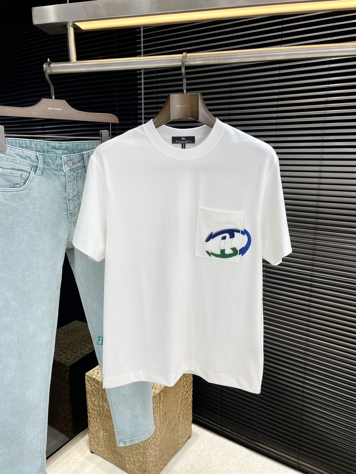 NO:480605,P STEFANO RlCCI (Stephen) series VIP high-end customization 2025 new short-sleeved versatile styles anyone can easily control. Fully customized fabric craftsmanship, high-quality double-strand Solona cotton fabric. The fabric feels soft and comfortable and soft on the upper body. The simple style is very classy, ​​simple and unique, and the style is very exquisite. It shows the aura and highlights the exquisiteness of business men!  Size M-3XL, T-shirt,alexander wang19860909P  STEFANO RlCCI（史蒂芬）系列 VIP高级定制 2025 新款短袖 百搭款式 任何人都可以轻松驾驭 面料全订制工艺 高定一等品双股索罗娜棉面料 面料手感柔软,上身舒适柔软 简约的款式非常显档次,简约个性时尚,版型剪裁非常精致,显气场,又会凸显商务男士的精致！尺码 M-3XL,,T-shirt,alexander wang,Men's clothing