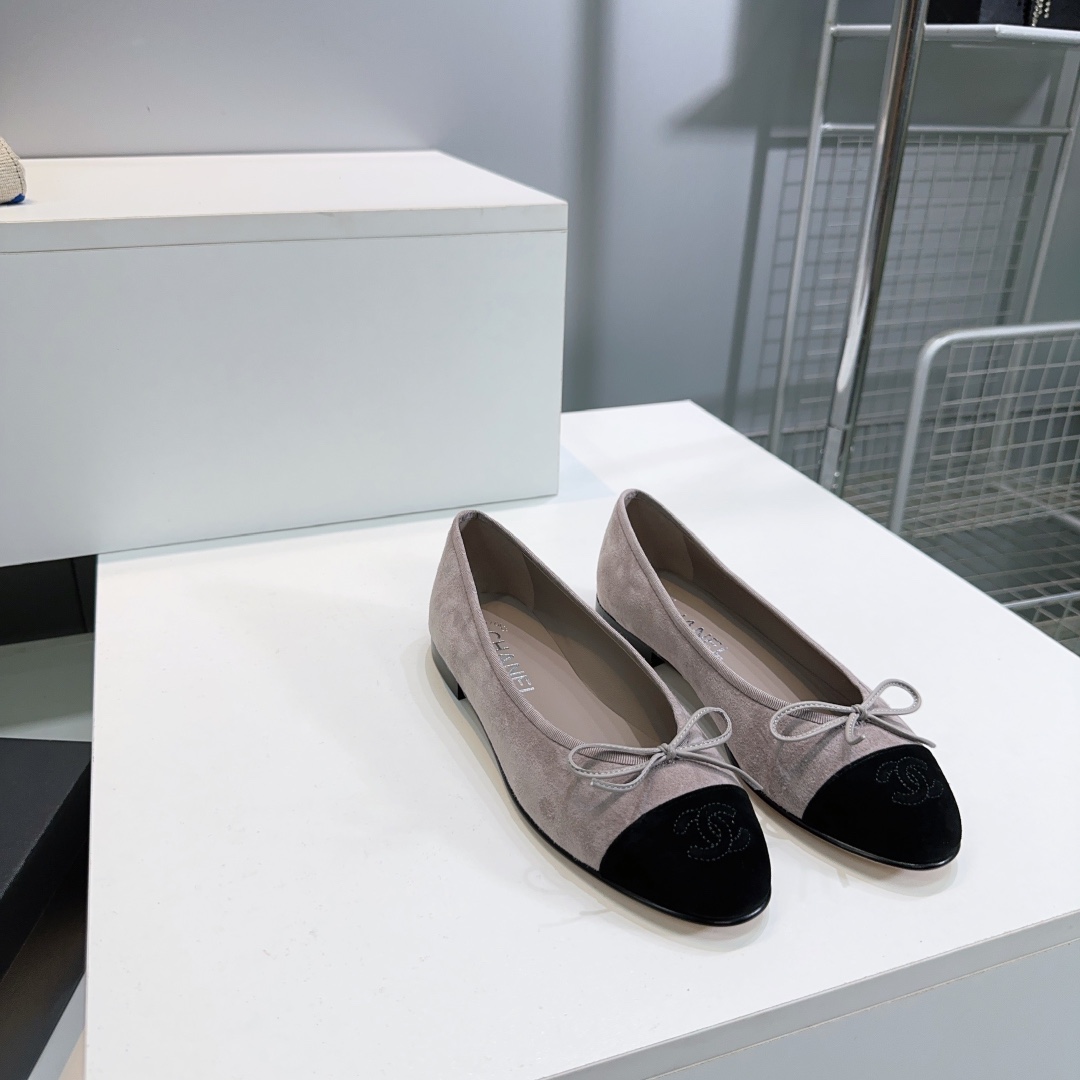 ¡Las nuevas bailarinas con lazo de gamuza de oveja de Chanel Xiaoxiang! Estas zapatillas de ballet Xiaoxiang son tan cl…
