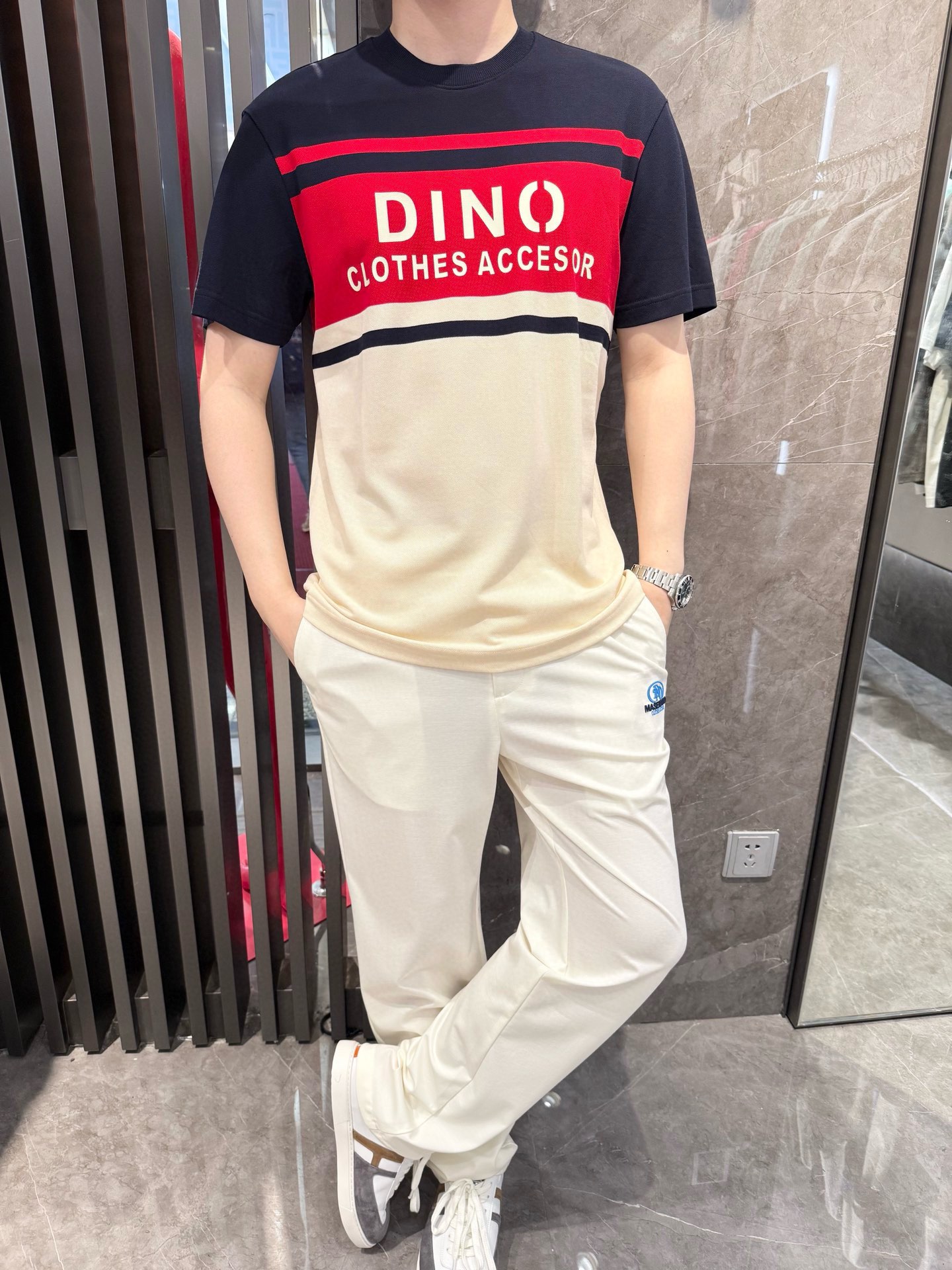 NO:483000,Dino luxury products - brand authentic 2025 latest round neck T-shirt shipment, hot-selling items in Europe and the United States!  Selected Italian imported brands to customize 100% European cotton fabrics!  The brand logo on the chest is matched with the latest design to highlight fashion!  Number of codes 48-56 (model 180/140 wears 50, with Hong Kong Lane Crawford gift box packaging), tees, t-shirt, alexander wang19860909Dino奢品-品牌正品2025最新圆领T恤出货 欧美热销单品！精选意大利进口品牌定制百分百欧货棉面料！胸前的品牌标志搭配最新的设计,彰显时尚 ！码数48-56（模特180/140穿50,配香港连卡佛礼盒包装）,,tees，t-shirt,alexander wang,Men's clothing