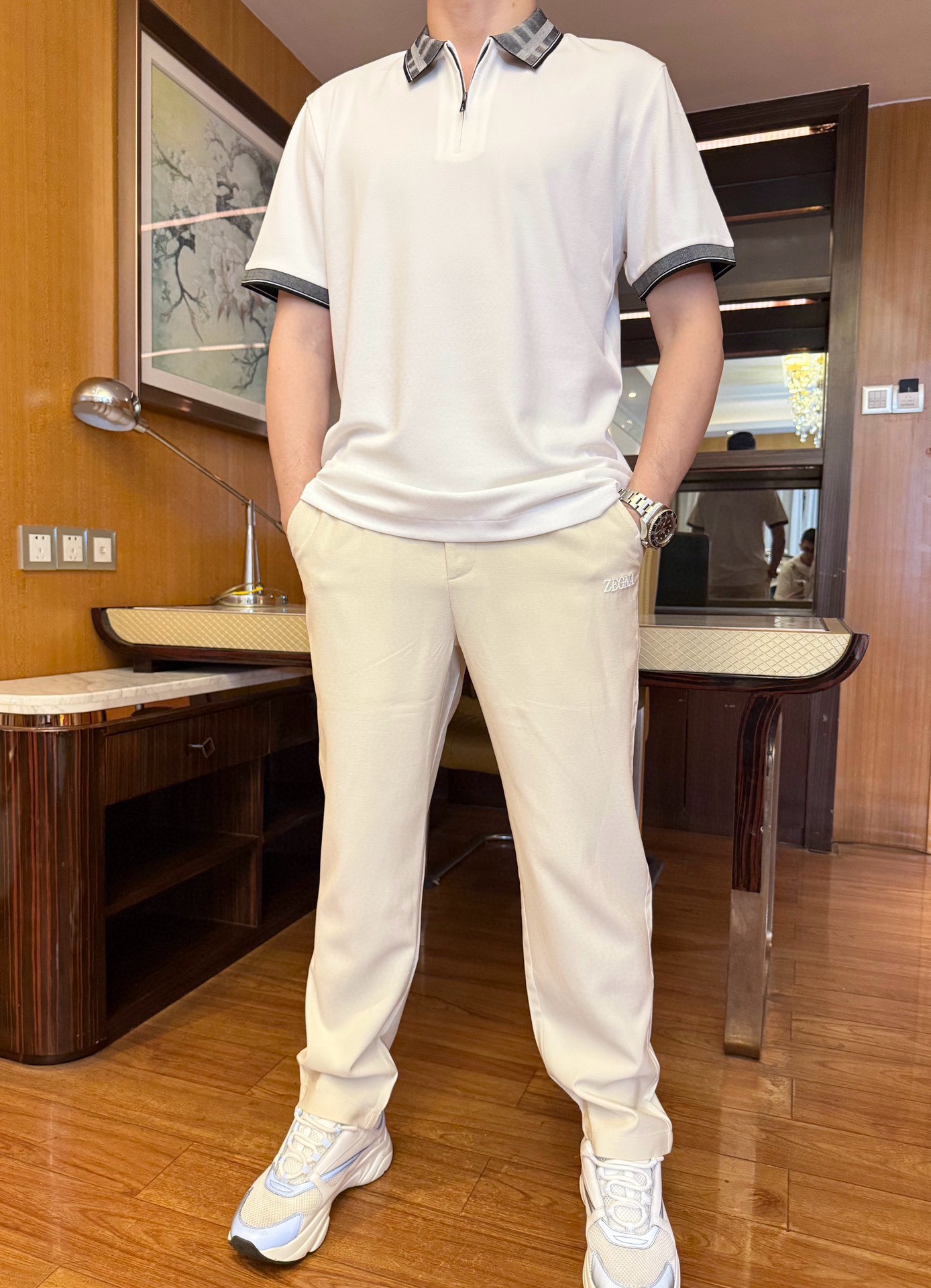 NO:483010,Burberry-2025 latest hot Polo, hot-selling items in Europe and the United States!  Selected Italian imported mercerated cotton fabrics with the latest design, color-blocked plaid neckline shows elegance, and the upper body effect is needless to say. Size: 48-56 (model 173/130 wears 48 sizes, with Hong Kong Lane Crawford gift box packaging), burberry, alexander wang19860909巴宝莉-2025最新爆款Polo出货 欧美热销单品！精选意大利进口丝光棉面料搭配最新的设计,拼色格纹领口彰显雅致 上身效果不用多说.尺码:48-56（模特173/130穿48码,配香港连卡佛礼盒包装）,,burberry,alexander wang,Men's clothing