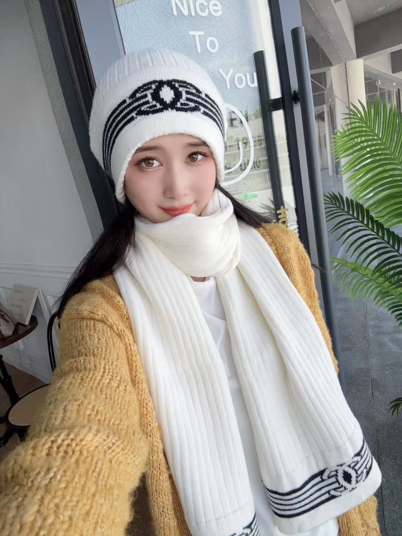 NO:360814,Chanel CHANEL Xiaohongshu hits, new classic suit hats on the official website!  Hat scarf!  Great feel!  It’s super comfortable~ You’re just a short set of hats this winter~ It’s warm and fashionable!  Welcome to choose!! Hat Straw Hat Fisherman's Hat Baseball Hat, Hats, Chanel, Chanel, espadrilles, hats香奈儿CHANEL小红书爆款,官网新品经典套装帽子！帽子围巾！手感一级棒！暖暖哒超级舒服～这个冬天你就差这么一套装帽子啦～又保暖又时尚！欢迎选择!!帽子草帽渔夫帽棒球帽,帽子,chanel,chanel,espadrilles,hats,hat