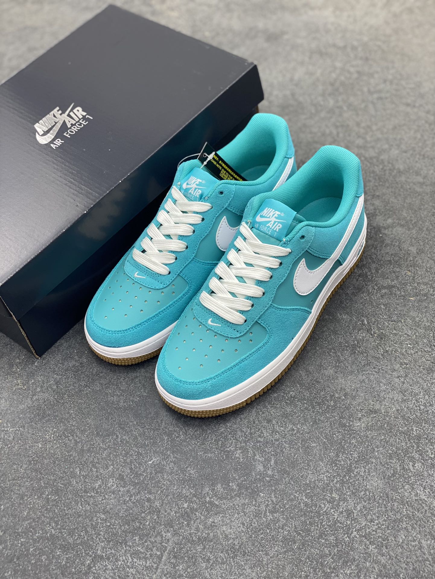 图片[8]-Nike Air Force 1 Low 蓝白 空军一号低帮运动休闲板鞋 原楦头原纸板 打造纯正空军版型 专注外贸渠道 全掌内置蜂窝气垫 原盒配件 原厂中底钢印、拉帮完美 货号：IB6388-301 尺码：36 36.5 37.5 38 38.5 39 40 40.5 41 42 42.5 43 44 44.5 45-选品中心
