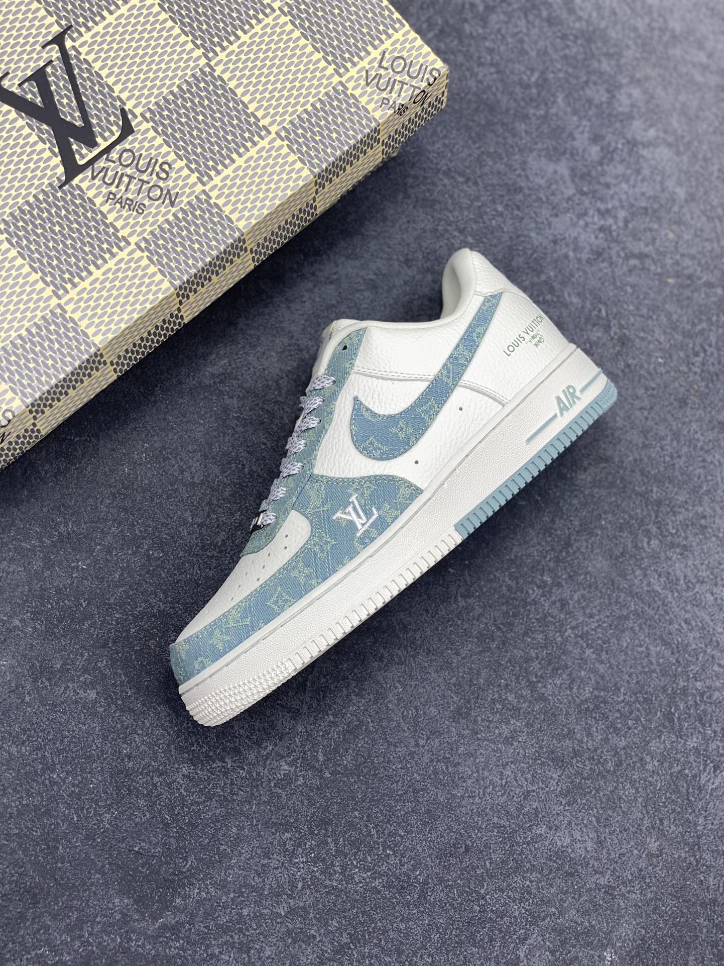 图片[7]-NIke Air Force 1 \’07 Low LV联名-青色牛仔 空军一号低帮 运动鞋 休闲鞋 折边针车 工艺难度大 原楦头原纸板 原装鞋盒 原厂鞋底 超高清洁度 细节完美 货号：SC0601-554 尺码：36 36.5 37.5 38 38.5 39 40 40.5 41 42 42.5 43 44 44.5 45-选品中心