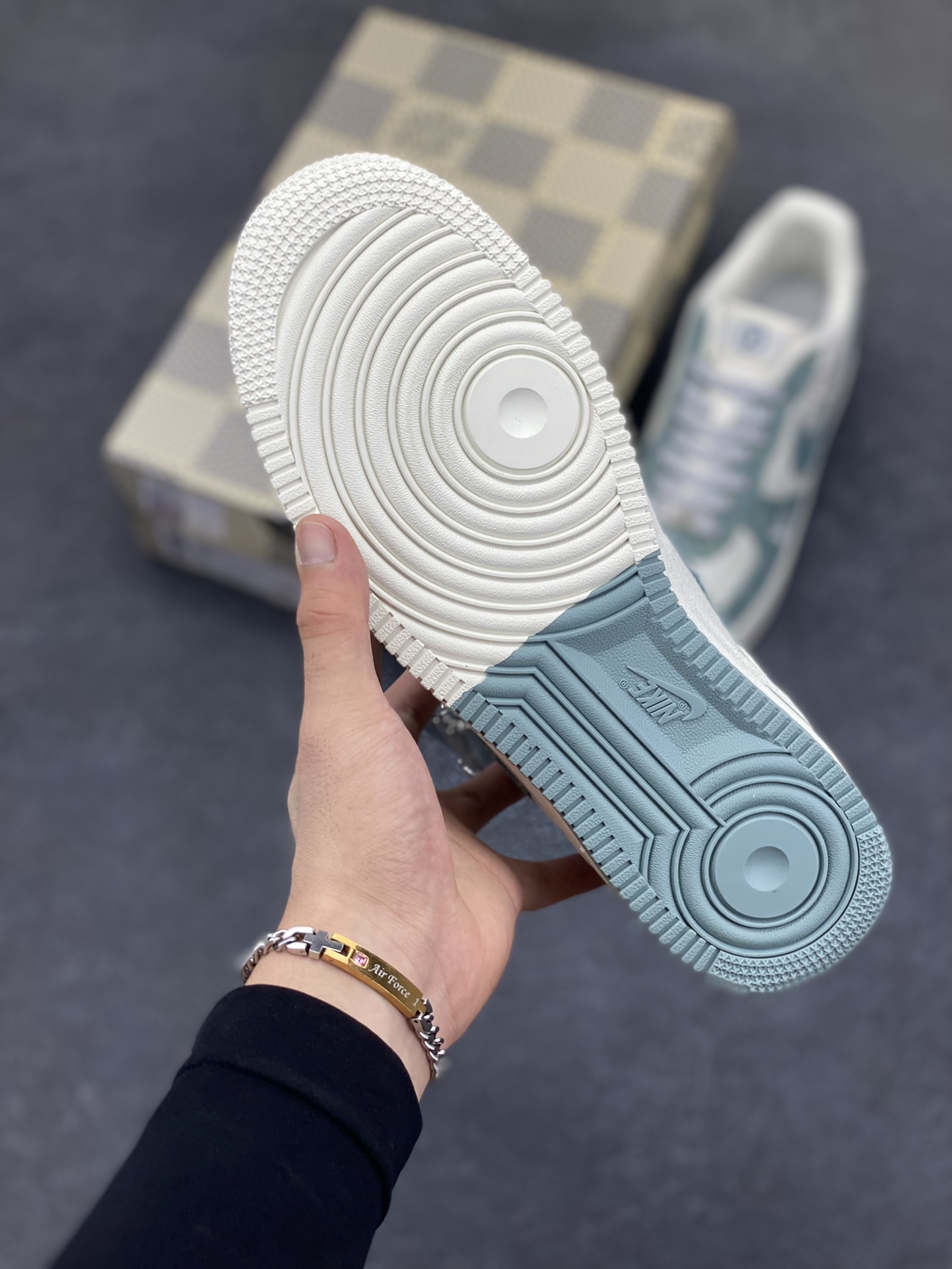 图片[5]-NIke Air Force 1 \’07 Low LV联名-青色牛仔 空军一号低帮 运动鞋 休闲鞋 折边针车 工艺难度大 原楦头原纸板 原装鞋盒 原厂鞋底 超高清洁度 细节完美 货号：SC0601-554 尺码：36 36.5 37.5 38 38.5 39 40 40.5 41 42 42.5 43 44 44.5 45-选品中心