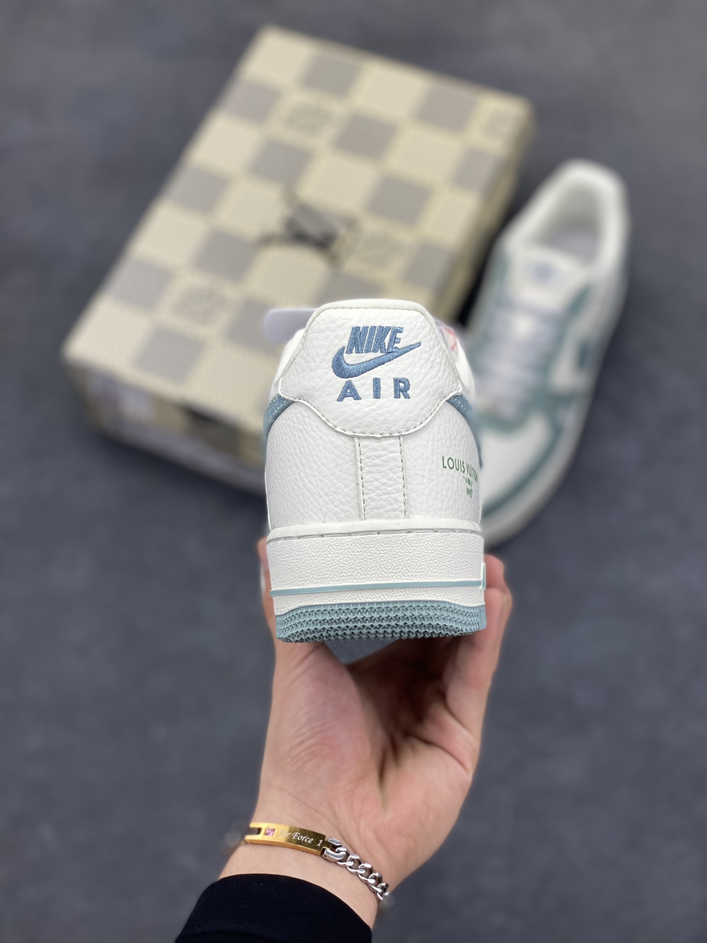 图片[4]-NIke Air Force 1 \’07 Low LV联名-青色牛仔 空军一号低帮 运动鞋 休闲鞋 折边针车 工艺难度大 原楦头原纸板 原装鞋盒 原厂鞋底 超高清洁度 细节完美 货号：SC0601-554 尺码：36 36.5 37.5 38 38.5 39 40 40.5 41 42 42.5 43 44 44.5 45-选品中心