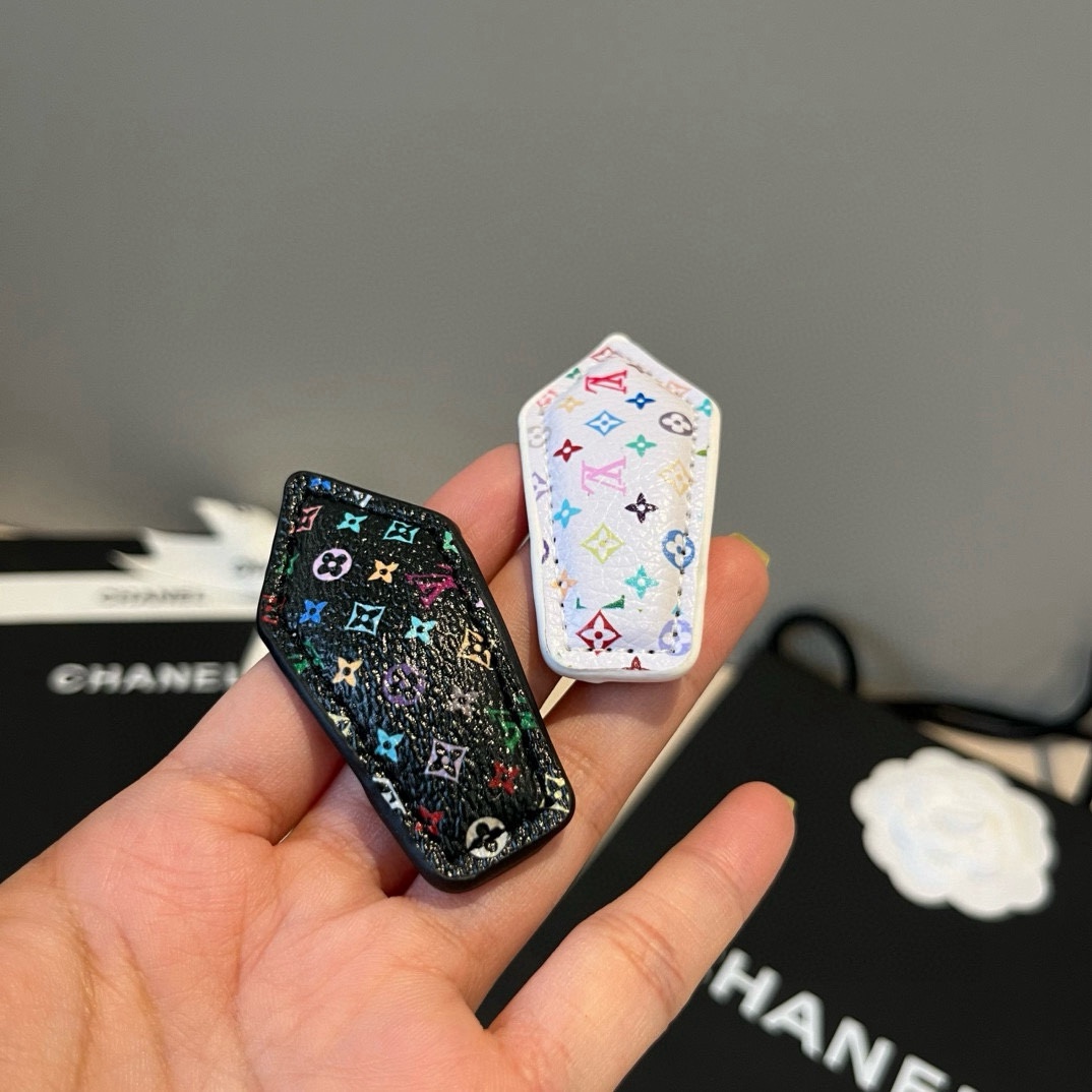 🆕（单个）

LV路易威登新款发夹