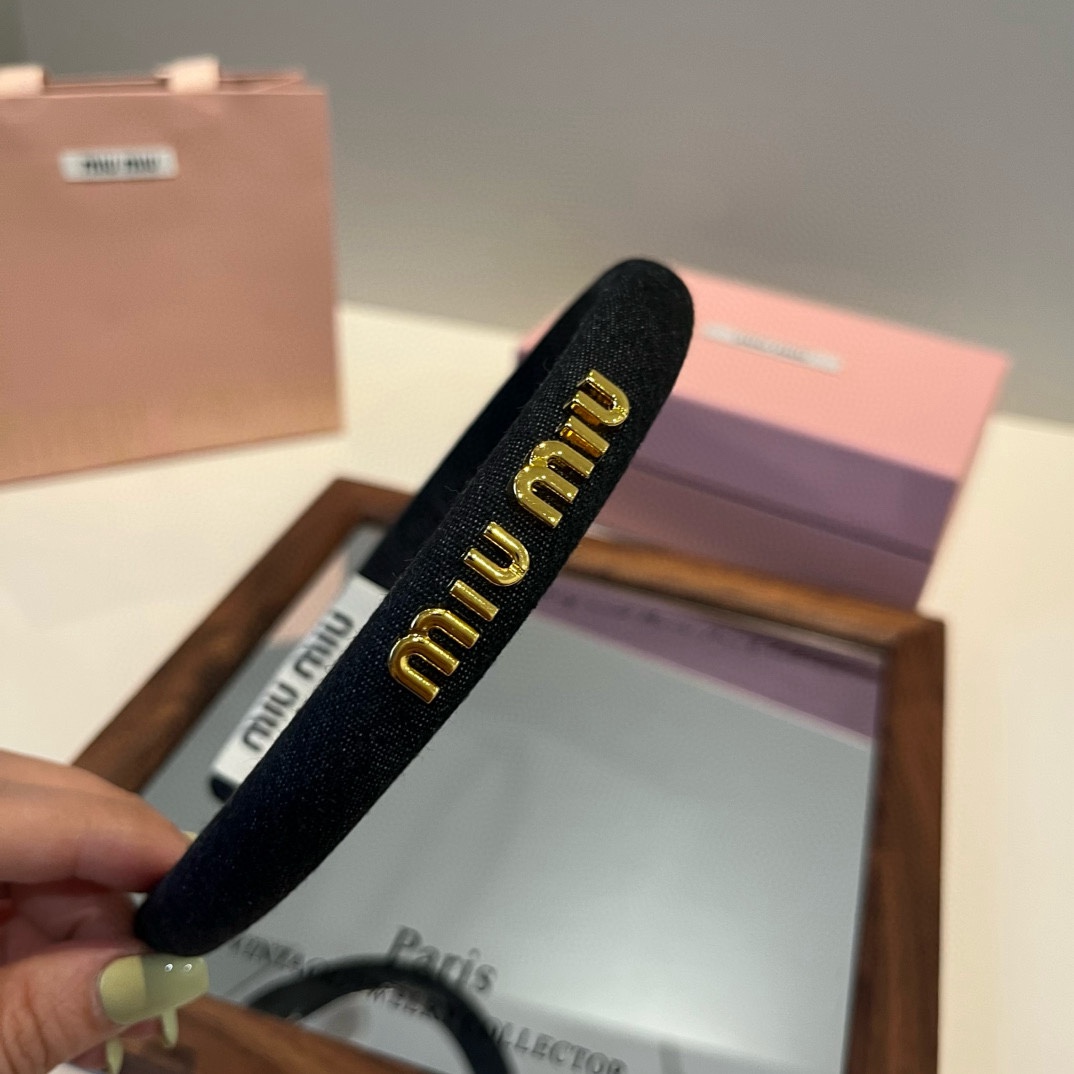 🆕

miumiu缪缪新款发箍