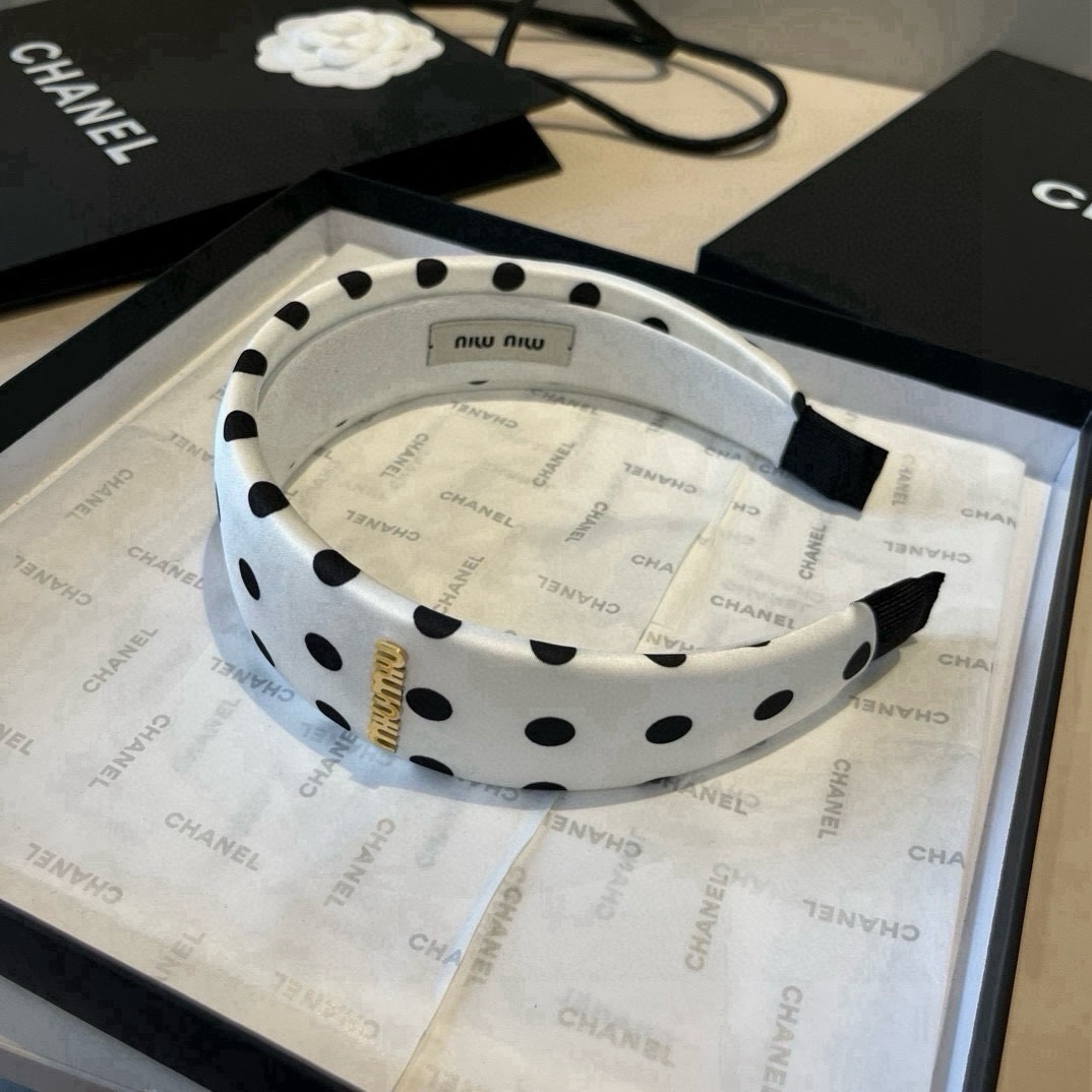 🆕

miumiu缪缪新款发箍