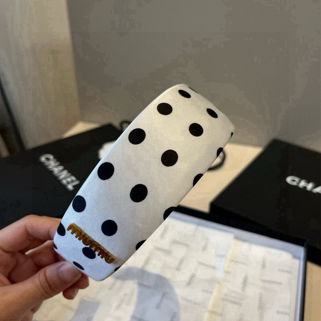 🆕

miumiu缪缪新款发箍