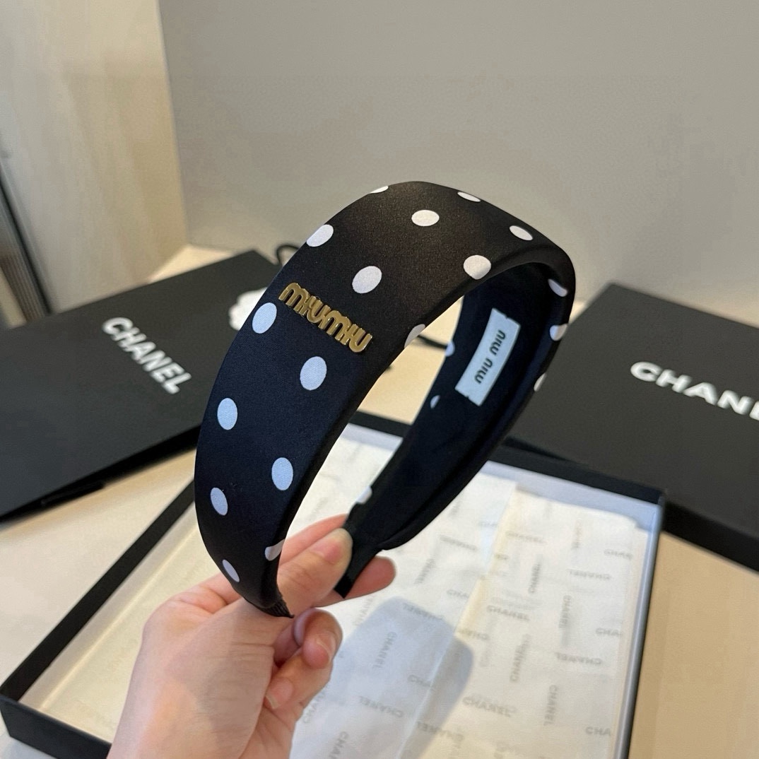 🆕

miumiu缪缪新款发箍