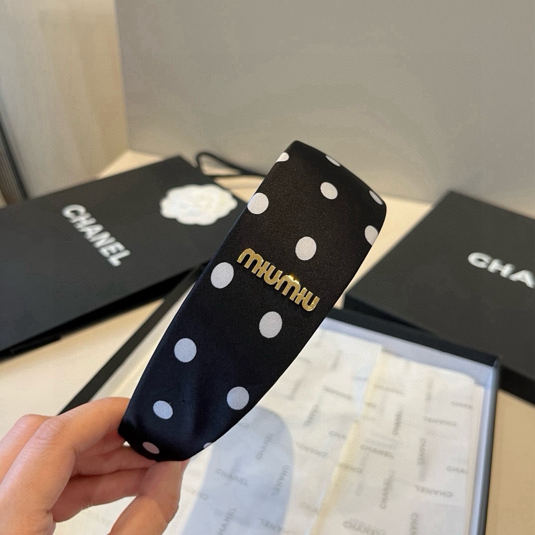 🆕

miumiu缪缪新款发箍