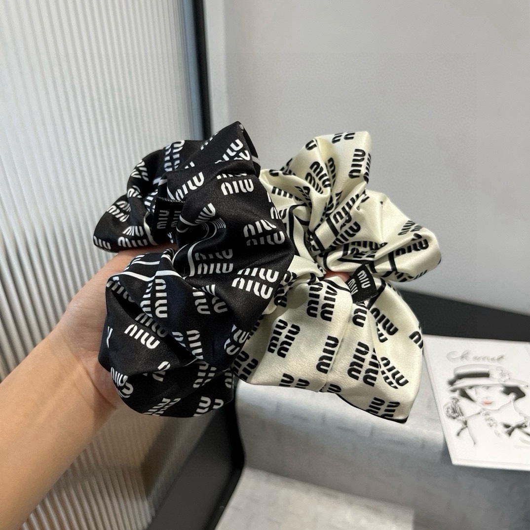🆕

miumiu缪缪新款发圈
