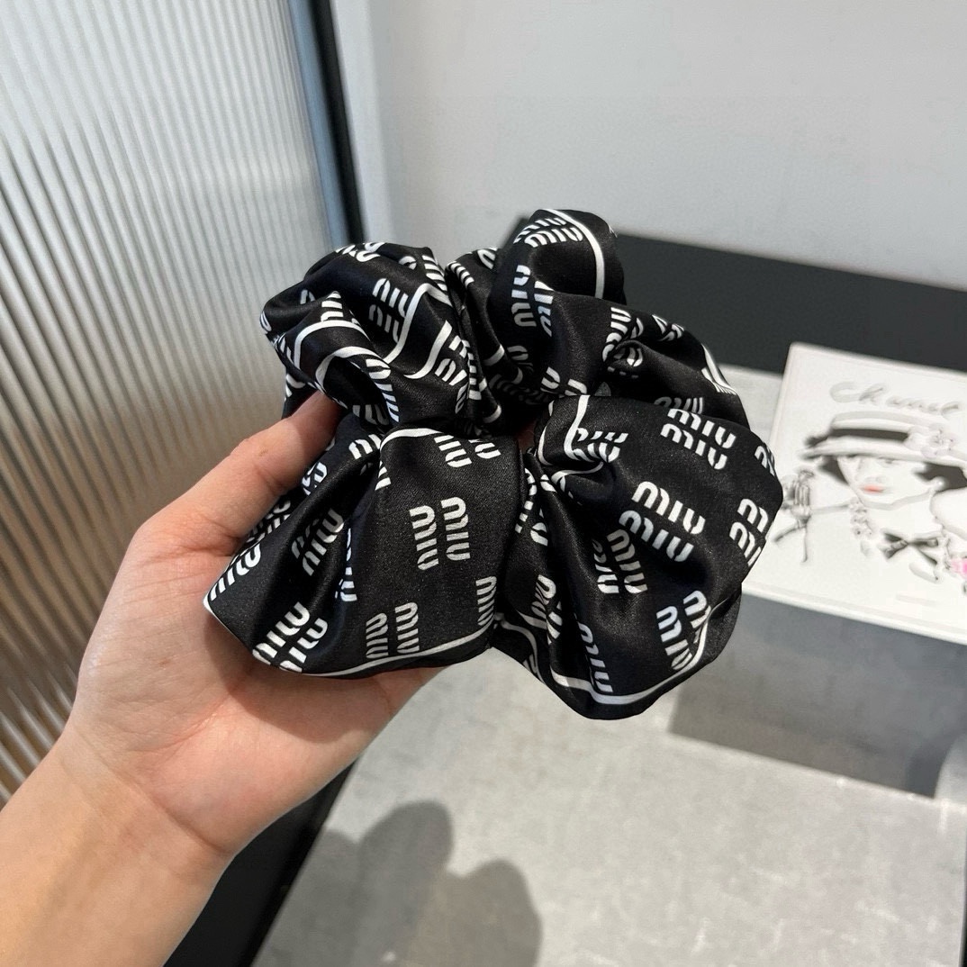 🆕

miumiu缪缪新款发圈