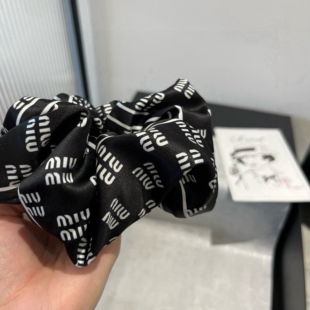 🆕

miumiu缪缪新款发圈