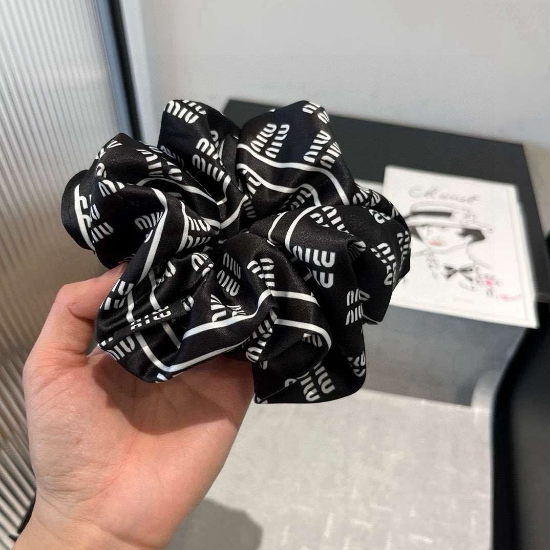 🆕

miumiu缪缪新款发圈