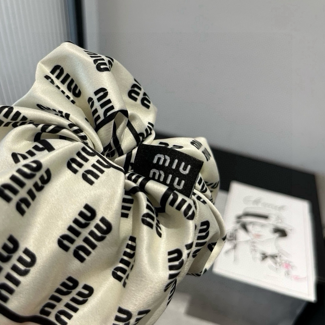 🆕

miumiu缪缪新款发圈