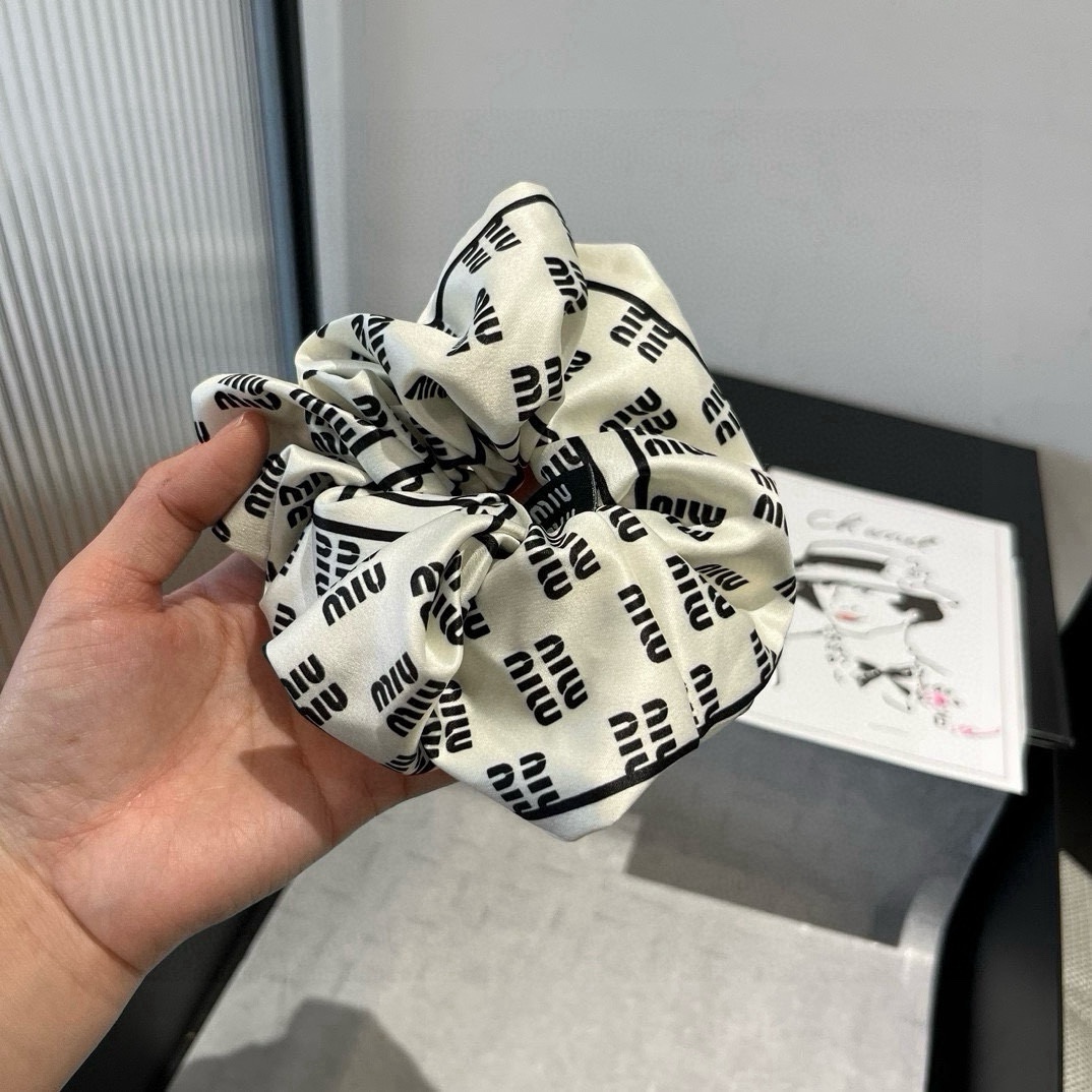 🆕

miumiu缪缪新款发圈