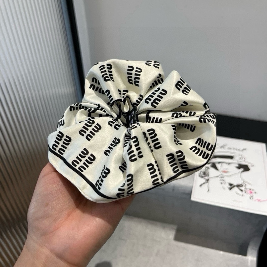 🆕

miumiu缪缪新款发圈