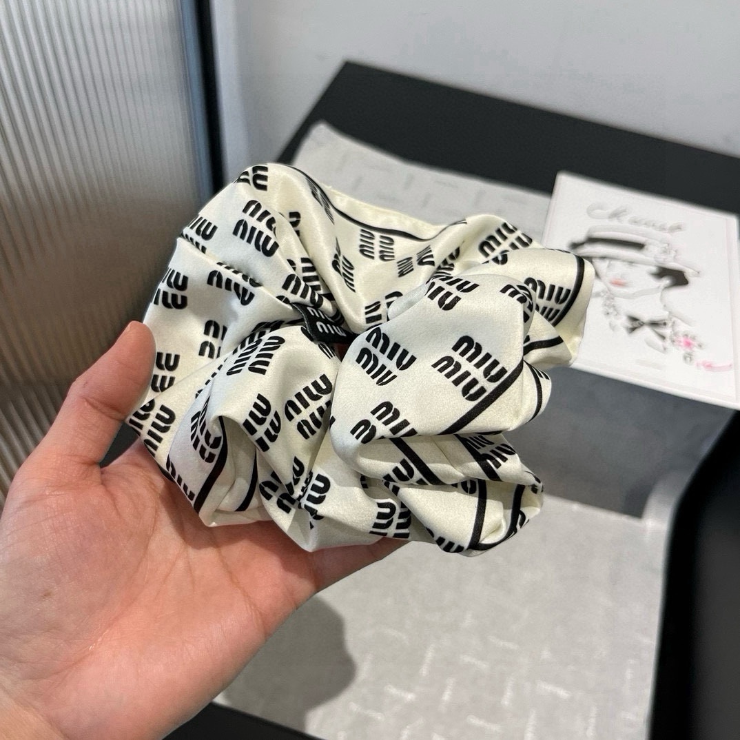 🆕

miumiu缪缪新款发圈