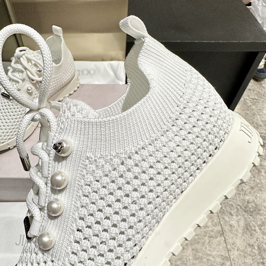 “648 Jimmy Choo Weeks: Exclusive Launch of Hair-Lined Leisure Shoes” - 图片 6