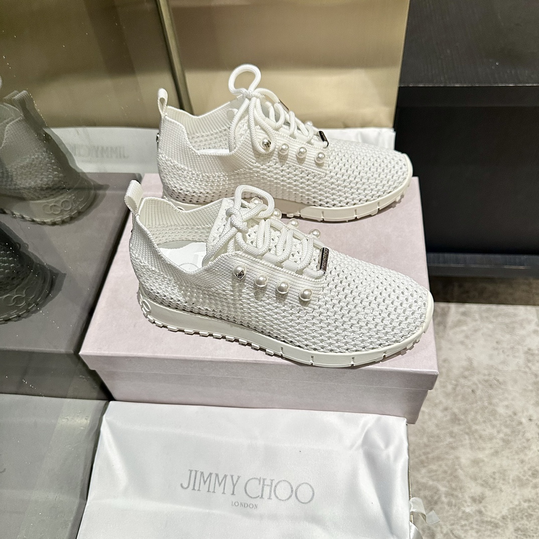 “648 Jimmy Choo Weeks: Exclusive Launch of Hair-Lined Leisure Shoes” - 图片 2