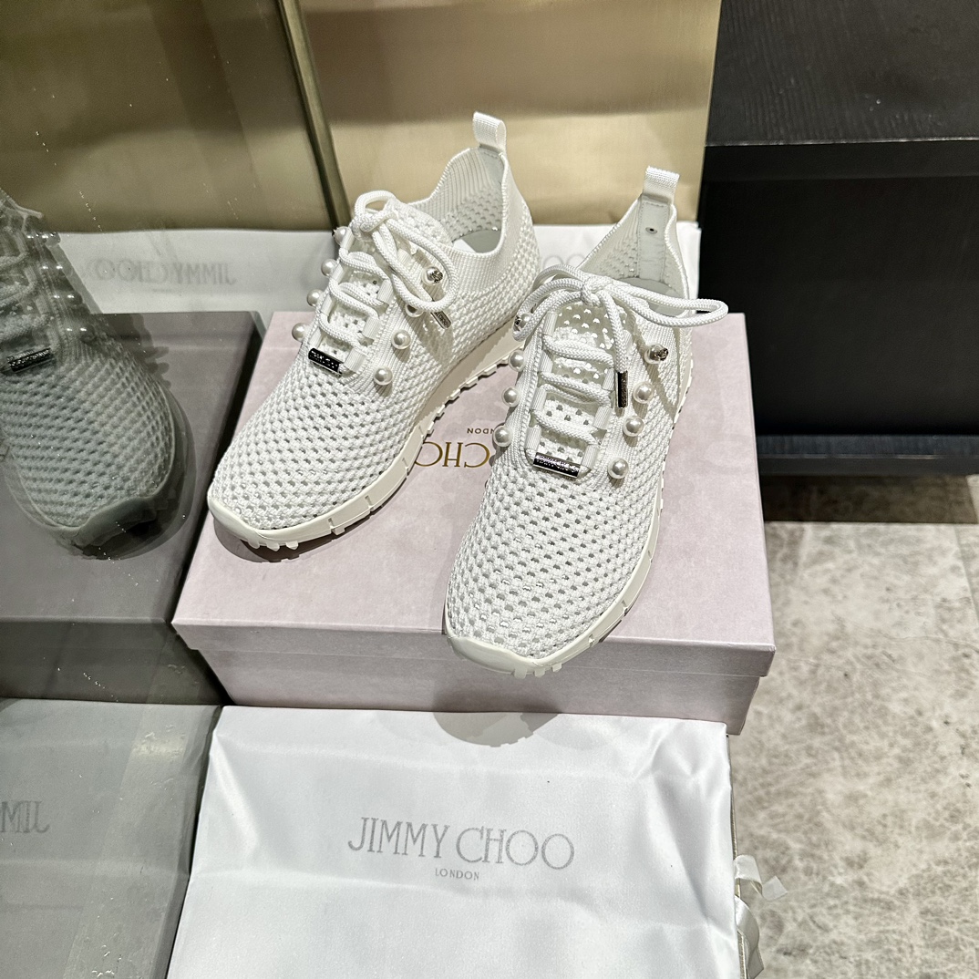 “648 Jimmy Choo Weeks: Exclusive Launch of Hair-Lined Leisure Shoes” - 图片 4