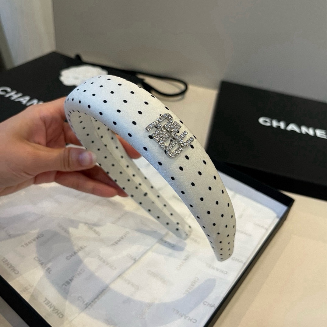 🆕

miumiu缪缪新款发箍