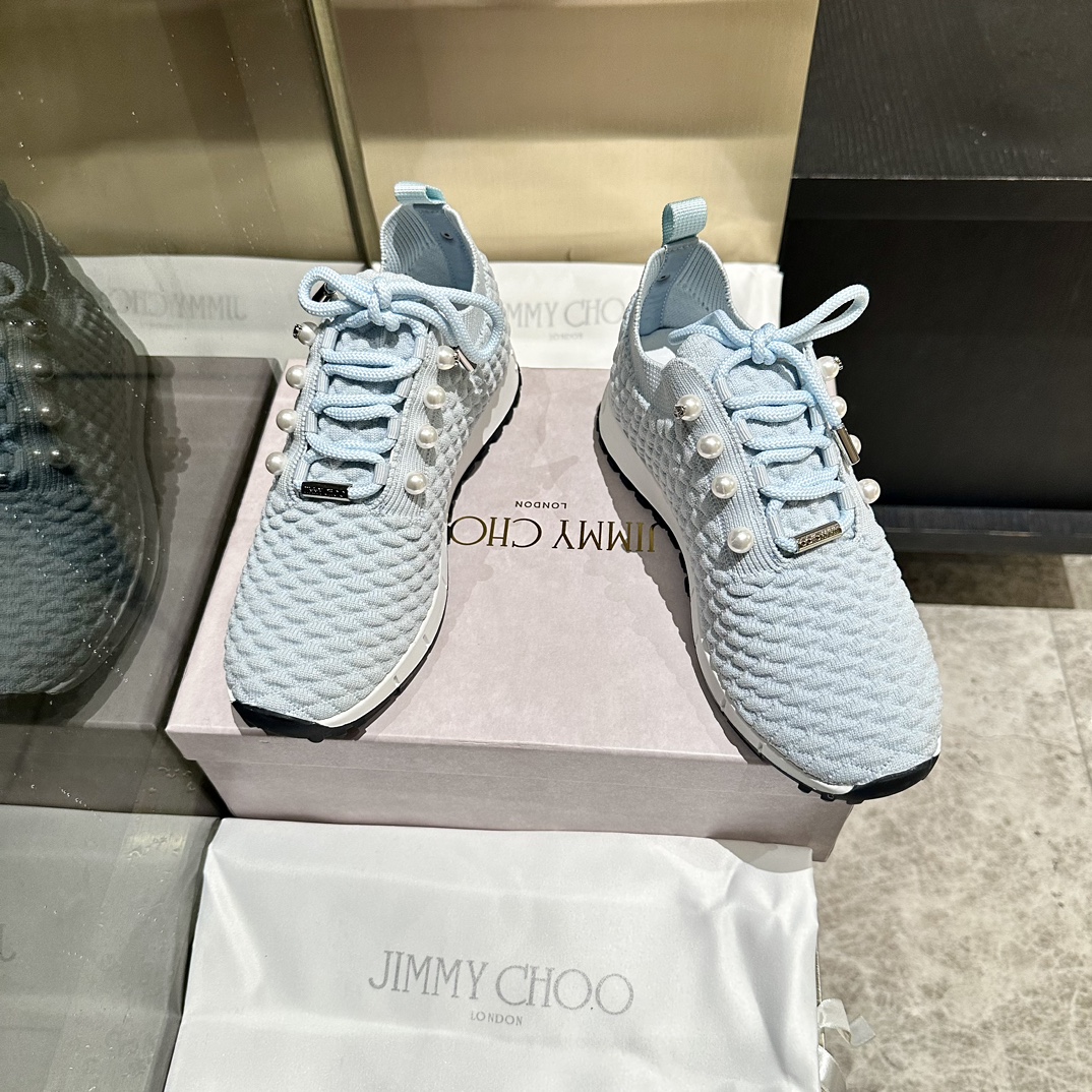 “Jimmy Choo Factory Price Launches Exclusive Leisure Shoes, Breaking Time Limits”
