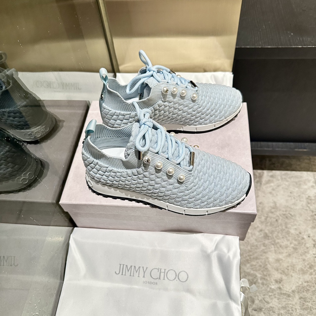“Jimmy Choo Factory Price Launches Exclusive Leisure Shoes, Breaking Time Limits” - 图片 2