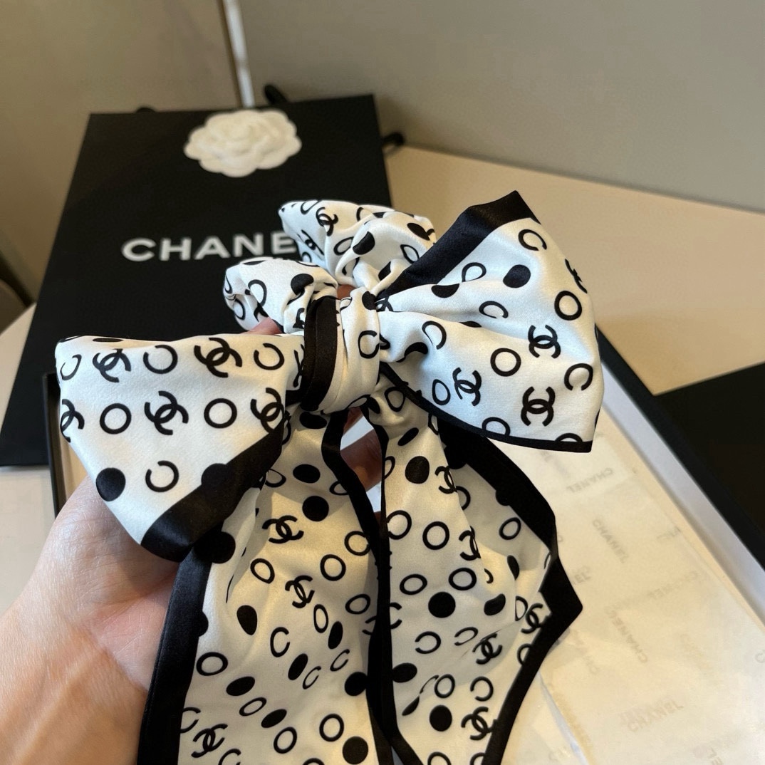 🆕

Chanel香奈儿蝴蝶结发圈