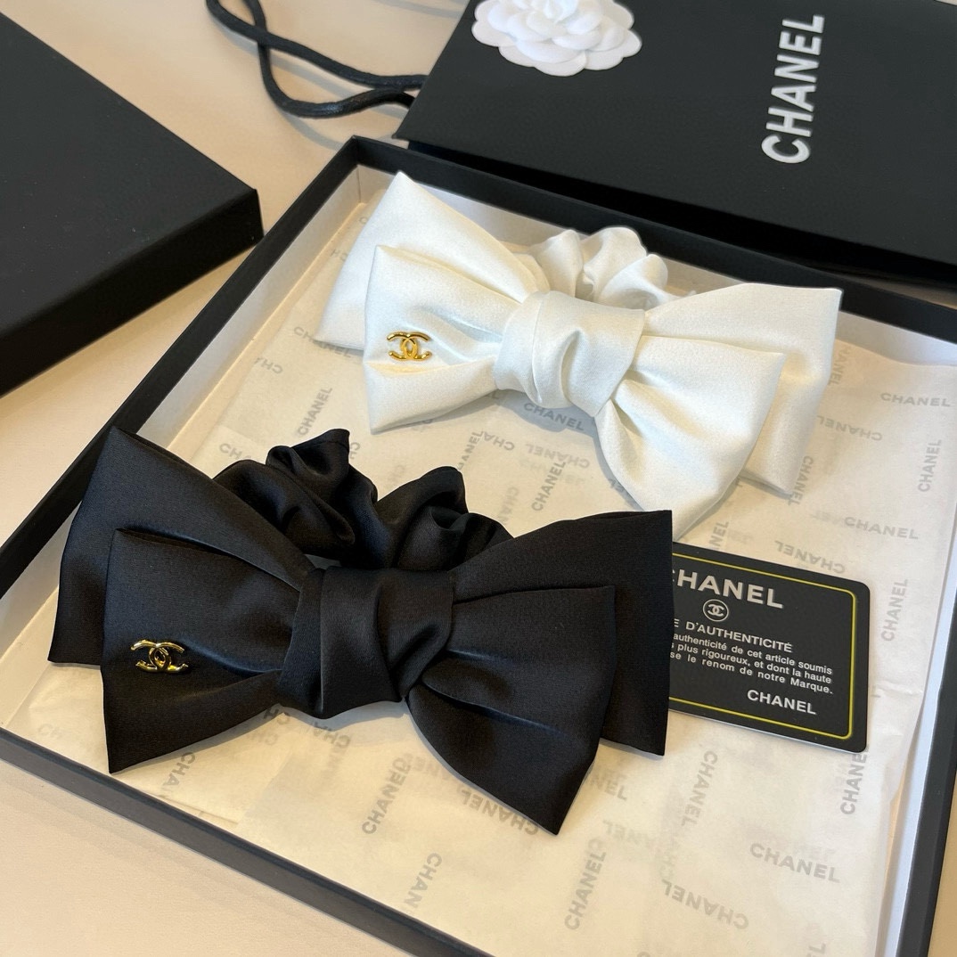 🆕

Chanel香奈儿蝴蝶结发圈 黑 白两色