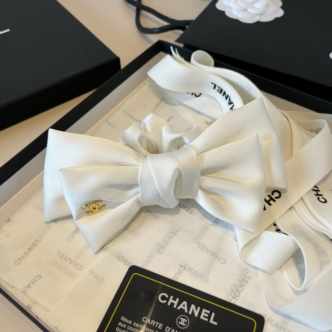 🆕

Chanel香奈儿蝴蝶结发圈 黑 白两色