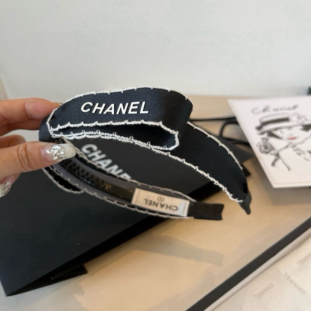 🆕

Chanel香奈儿经典蝴蝶结发箍，黑 白两色