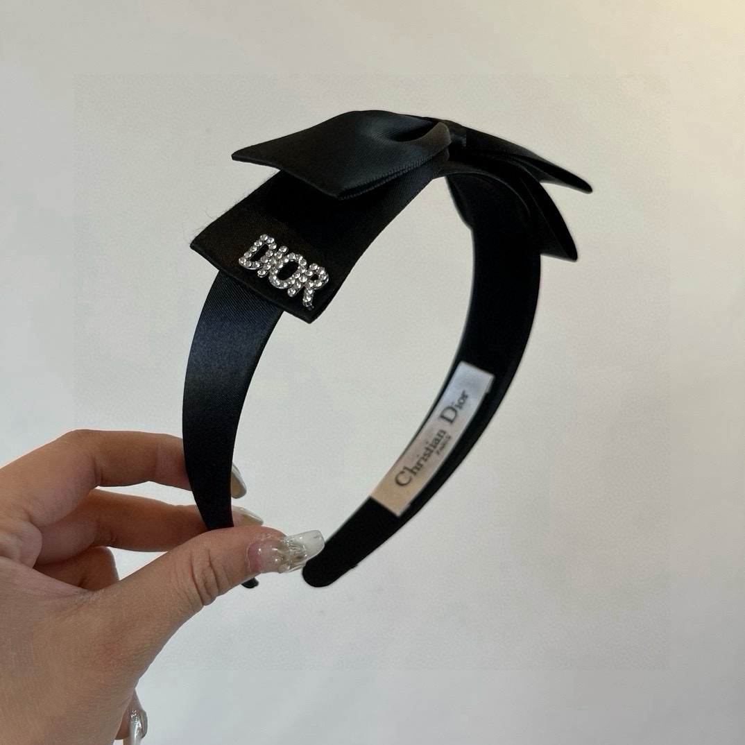 🆕

Dior迪奥新款蝴蝶结发箍