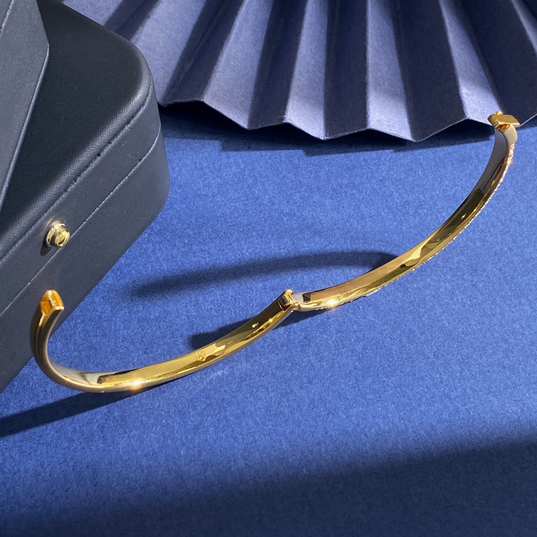 Schwartz Chiaumeins Brass Bracelets: Gold-Plated, 16.4g, 5.9cm x 5.2cm, 0.47cm Width - 图片 2