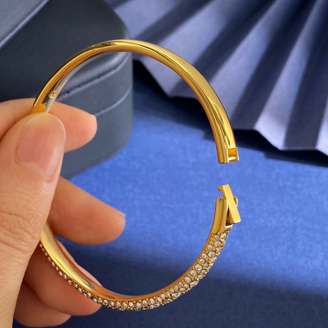 Schwartz Chiaumeins Brass Bracelets: Gold-Plated, 16.4g, 5.9cm x 5.2cm, 0.47cm Width - 图片 3