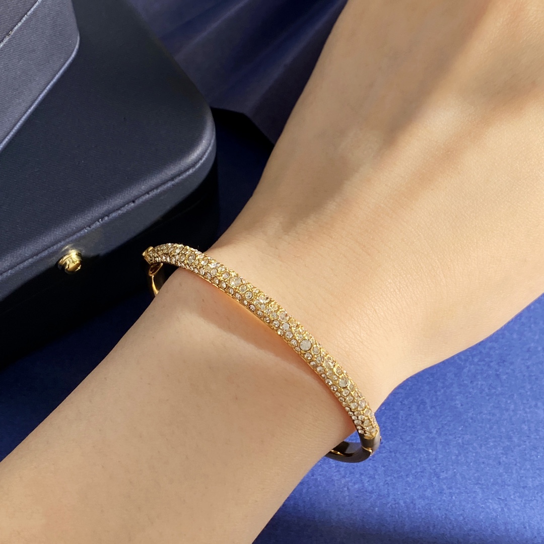 Schwartz Chiaumeins Brass Bracelets: Gold-Plated, 16.4g, 5.9cm x 5.2cm, 0.47cm Width - 图片 4